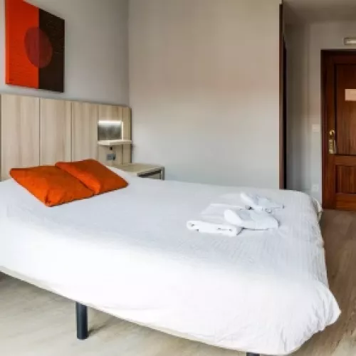 104 cama matrimonio mesitas noche integradas hotel rural las solanas cantabria