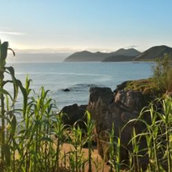 Paseo costero entre playas en Noja, Cantabria