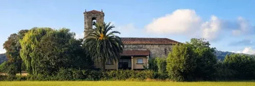 Entorno rural y tranquilo del hotel familiar en Escalante, Cantabria