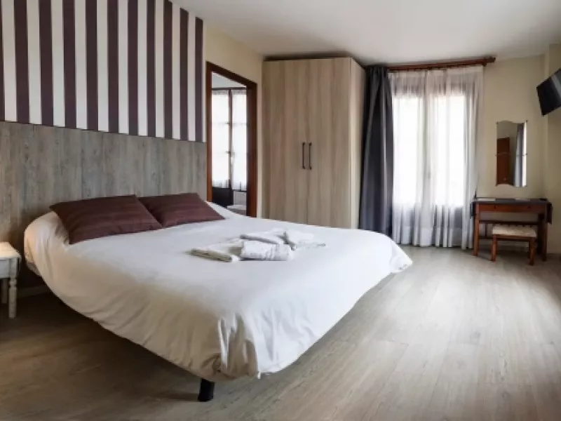 107 cama matrimonio armario amplio hotel rural las solanas decoracion moderna