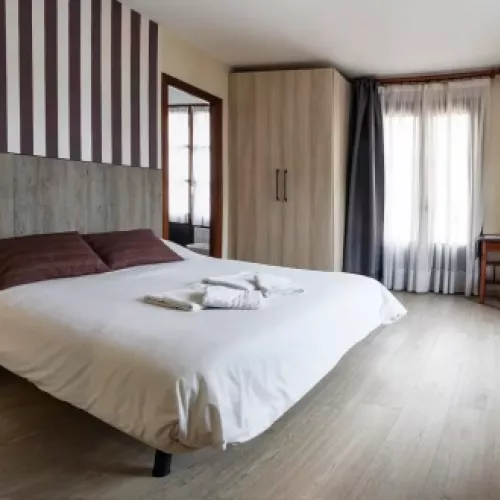 107 cama matrimonio armario amplio hotel rural las solanas decoracion moderna