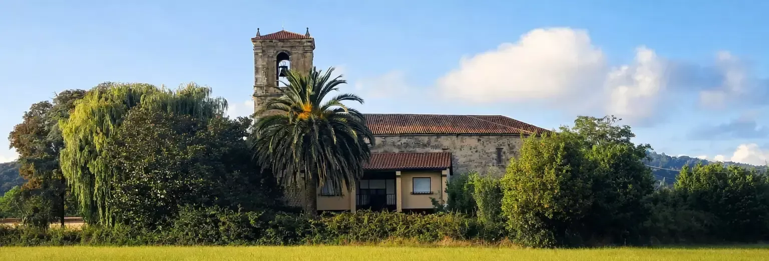 Entorno rural y tranquilo del hotel familiar en Escalante, Cantabria