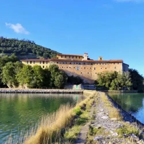 Convento de Montehano en Escalante, junto a las Marismas de Santoña, en el Camino de Santiago por la costa