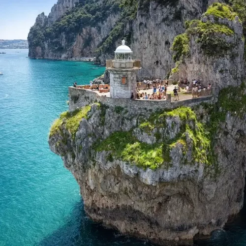 Faro del Caballo en Santoña, ruta de senderismo costera en Cantabria